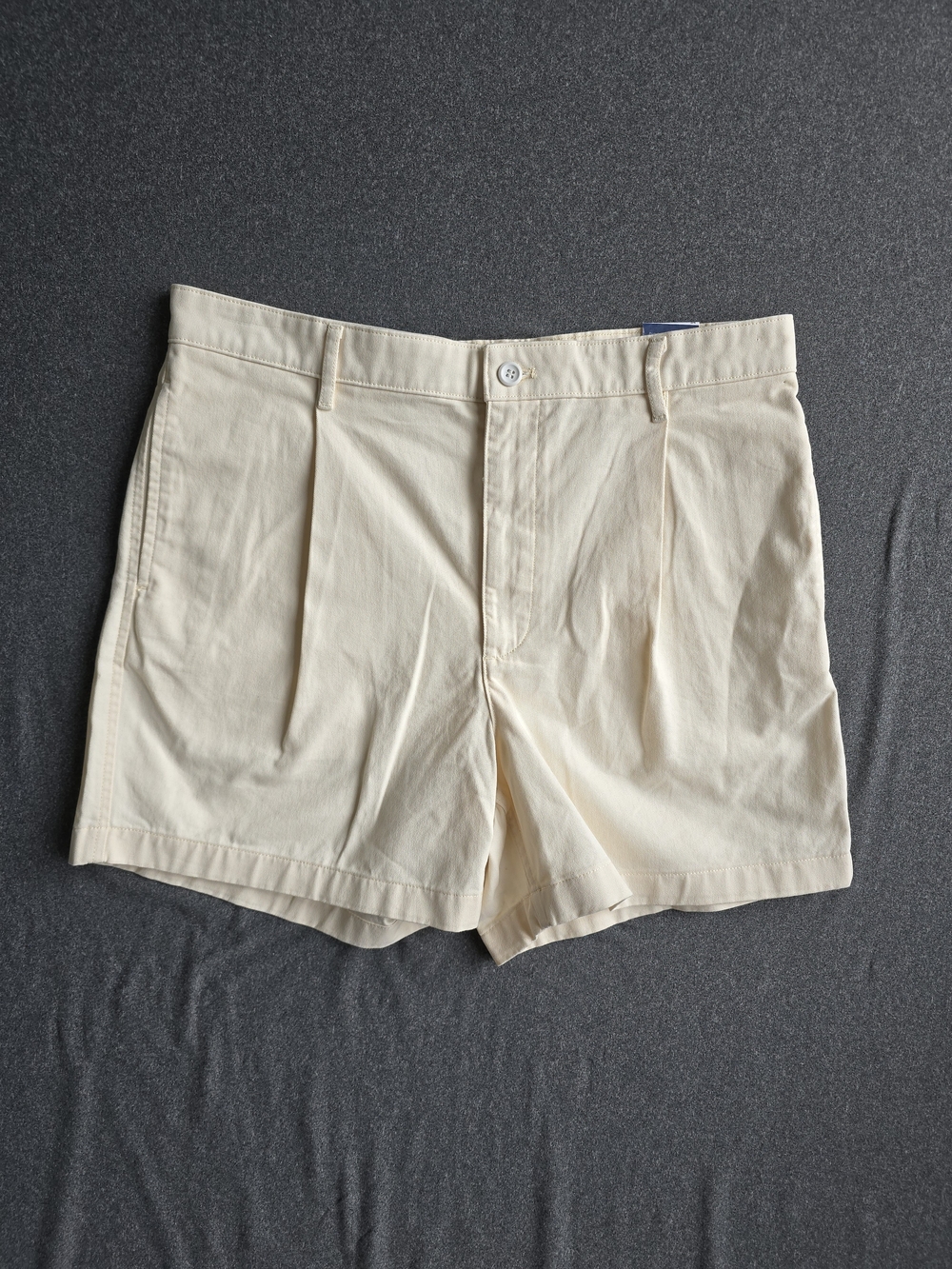 Dockers Eighty Six Pleated Shorts Men's Size 34 Beige Cream Chino 5” Inseam NWT